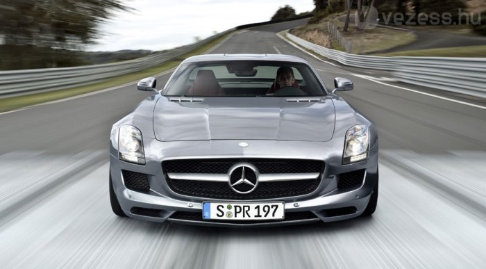 200 mérföld/óra, az 317 km/h a végsebessége