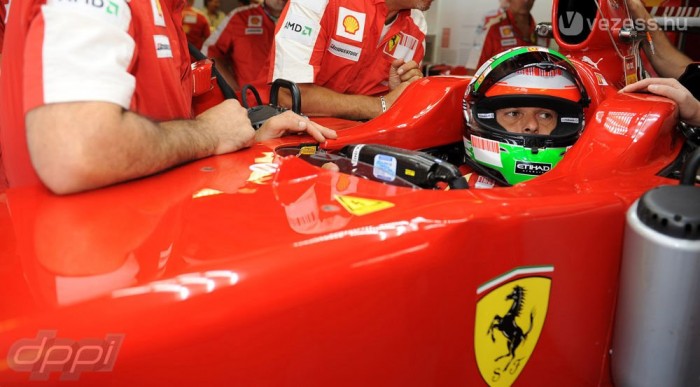 Olasz pilóta, Ferrariban. Rég volt ilyen