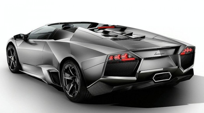 Még mindig meghökkentő a formája