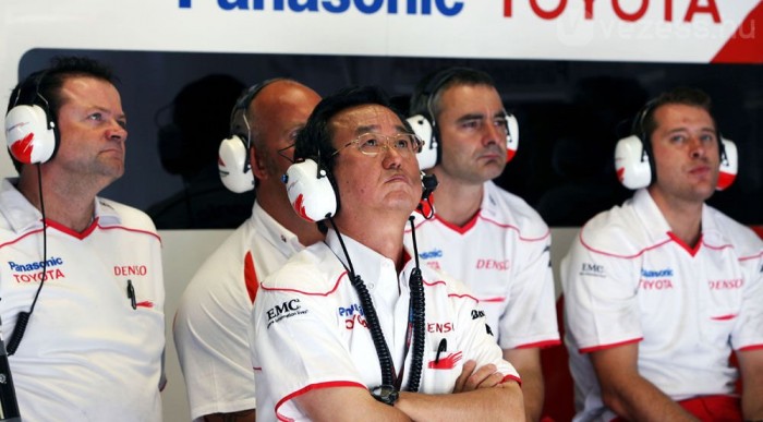 Csak lestek a bokszban a Toyotánál