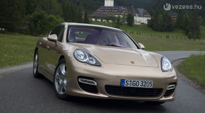 Az A8-cal és a 7-es BMW-vel egy kategória, de a Quattroporte áll legközelebb hozzá