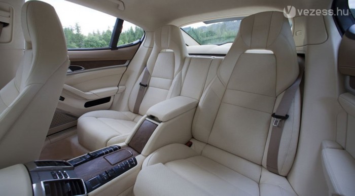 Szinte azonos mind a négy ülés