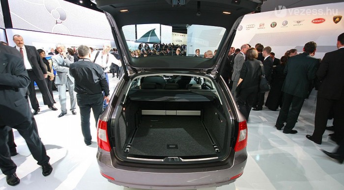 Irdatlan nagy a Superb Combi