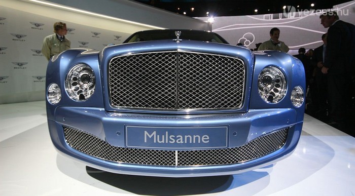 Tömbháznyi alumínium és acél