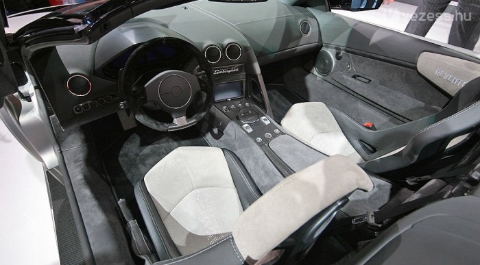 670 lóerőnek parancsolhat a vezető