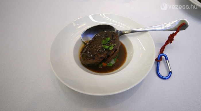 A kanál egy pogány szertartás kelléke, ne törődjenek vele