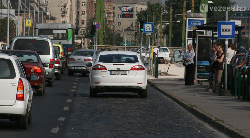 Utolsó pillanatban észrevette...