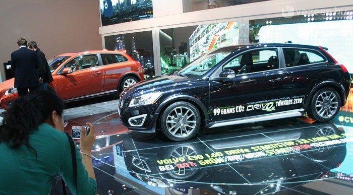 Feltűnően sok a 99 grammos autó, a start-stop rendszer segít takarékoskodni