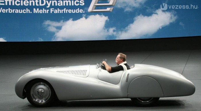 Eredeti figura a 328-as BMW-ben