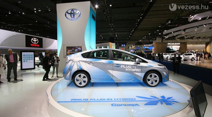 Fénnyel megy az új Toyota 6