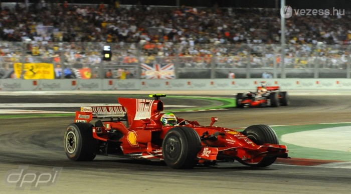 A Ferrari is perelhetne?