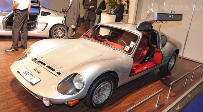 Az eredetiből 101 darab készült