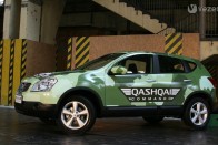 Diszkóautó a Qashqai-ból 30