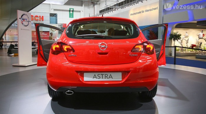 Az A, B, C, D, E még Kadett volt, F-től jöttek az Astrák