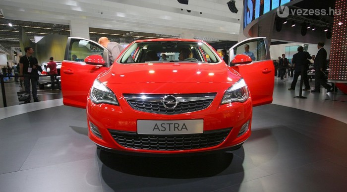 Itt az új Astra, az I