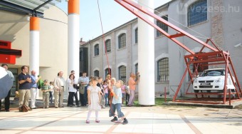 Gyerekek repítették a levegőbe a Swiftet