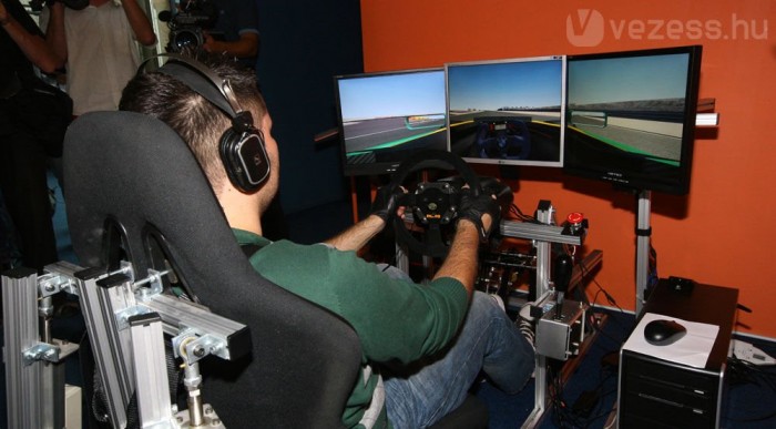 Szimulátor a javából