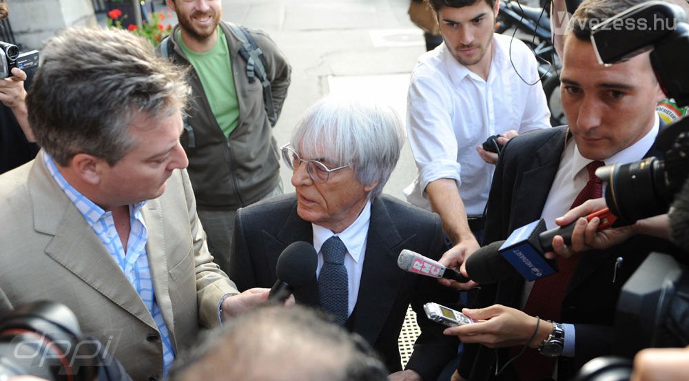 Ecclestone alig jutott be az újságíróktól