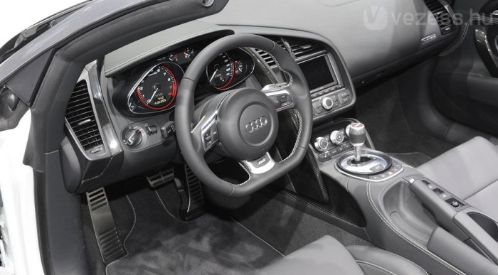 Övmikrofon az 500 lovas Audiban 6