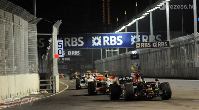 Szűk pálya, közel a falak