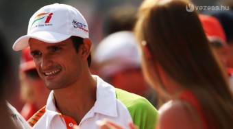 Adót csalt a pilóta?