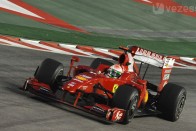 Barrichello Hamiltonnak adta a pole-t 37