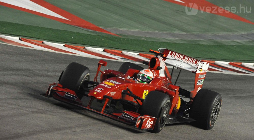 Barrichello Hamiltonnak adta a pole-t 6