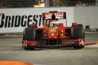 Barrichello Hamiltonnak adta a pole-t 44