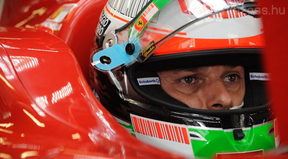 Barrichello Hamiltonnak adta a pole-t 18