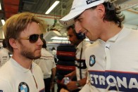 Barrichello Hamiltonnak adta a pole-t 54