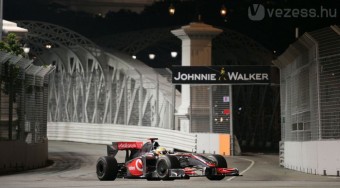 Barrichello Hamiltonnak adta a pole-t