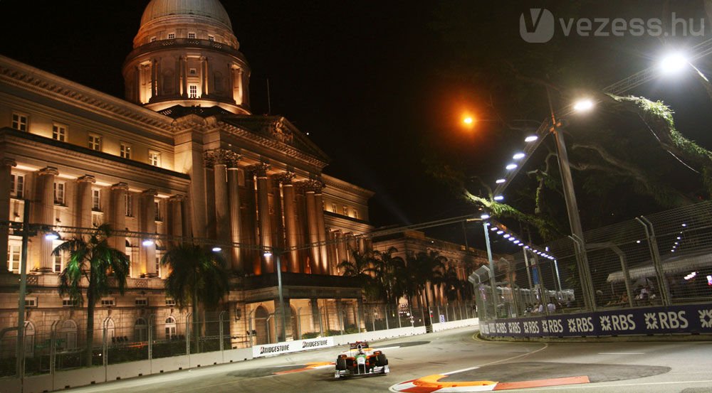 Barrichello Hamiltonnak adta a pole-t 27