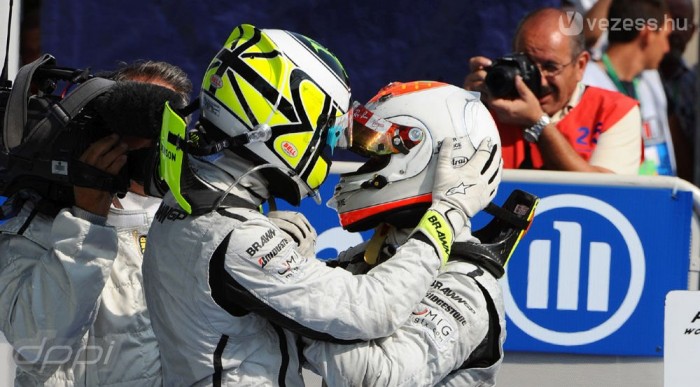 Feszültségek a Brawnnál?