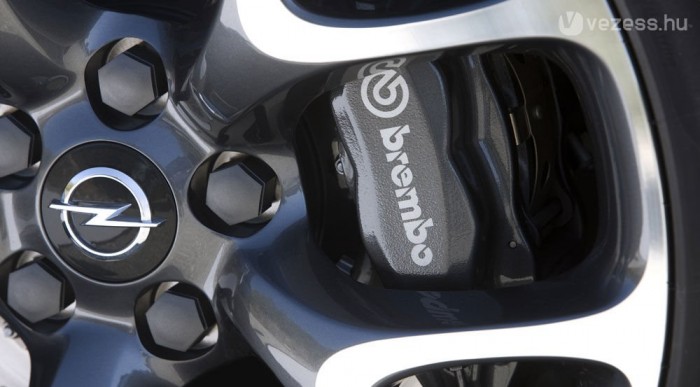 Négydugattyús fix féknyergeket szállít a Brembo