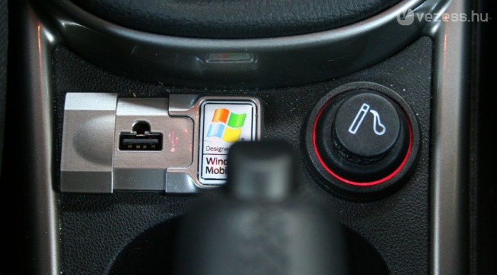 Kis piros autó. Nem megy, jól néz ki. Mi az? 7