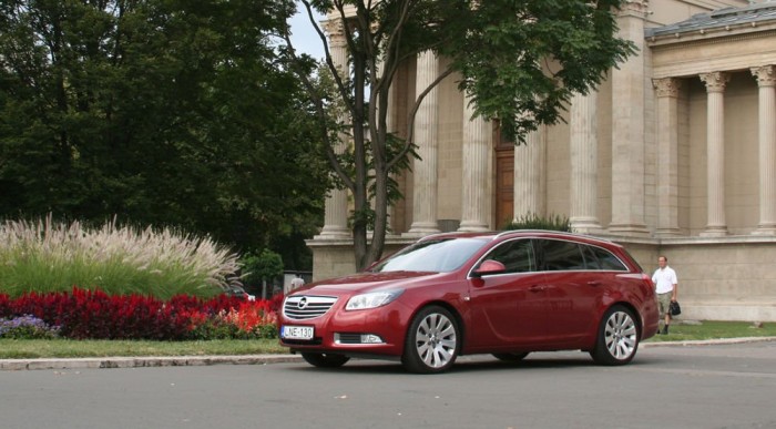 180 lóerővel szuverén autó