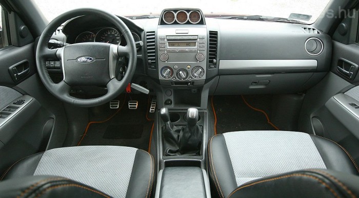 Kényelmes, csinos utastér