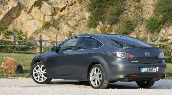 Teszt: Mazda6 2.2 185 LE 6 | Vezess Szűk a hátsó lábtér
