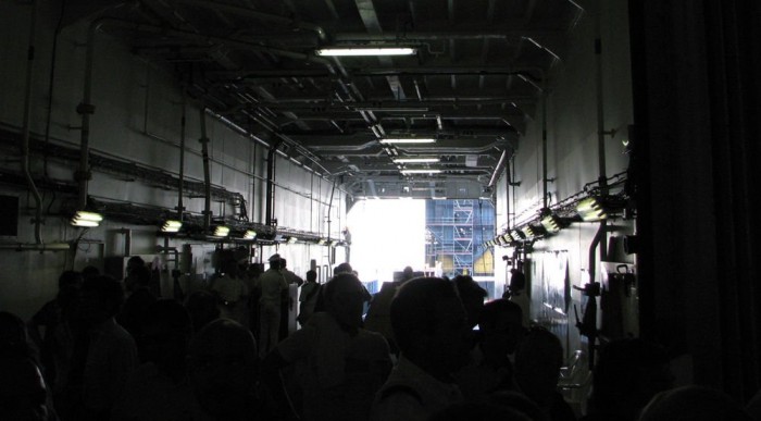 A hajó gyomrának harmadánál fordultam vissza