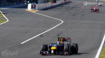 Vettel nem mehetett padlógázon