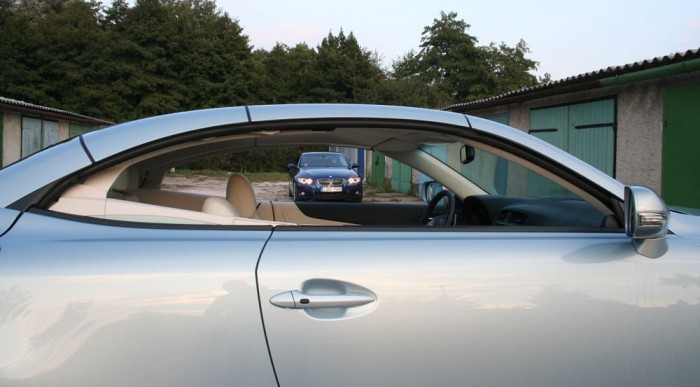 Előkelő a B-oszlop nélküli oldalnézet