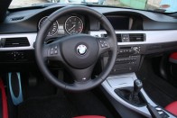 Teszt: BMW 330d vs. Lexus IS 250C 139