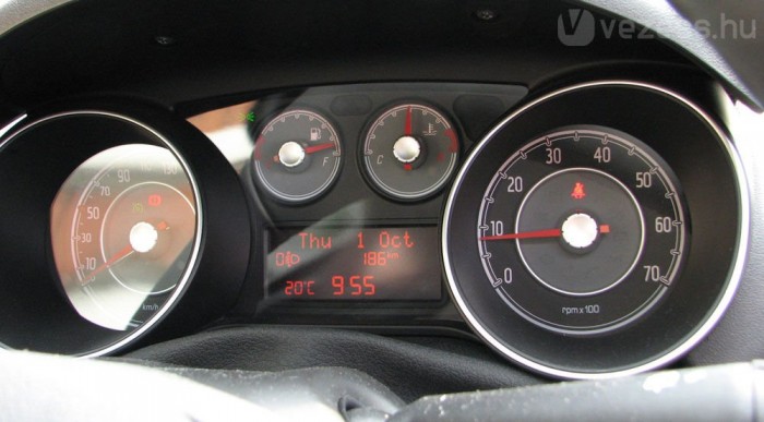 Repülőgép-anyahajóról rajtol az új Punto 13 | Vezess Szépek a számlapok