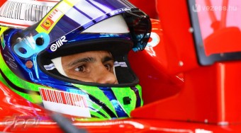 Massa hat órát gyakorolt