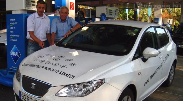 A motorháztetőt és tankot leplombálták