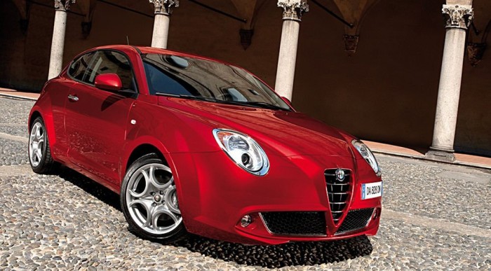 Kis piros autó. Nem megy, jól néz ki. Mi az? 11