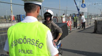 Rendőrségi szívatás a hídon