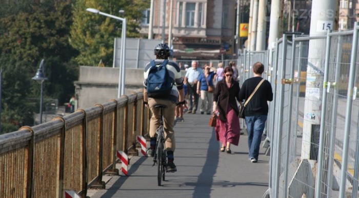 Rendőrségi szívatás a hídon 9 | Vezess Komoly büntetés jár érte, nem éri meg