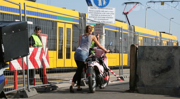 Rendőrségi szívatás a hídon 8 | Vezess Ő jól csinálja