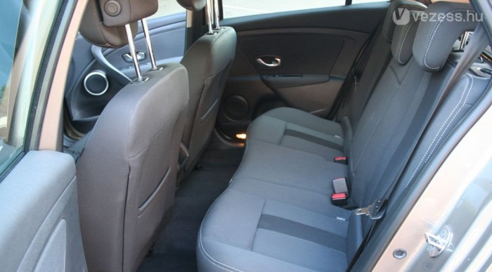 Elfogadható a lábtér hátul